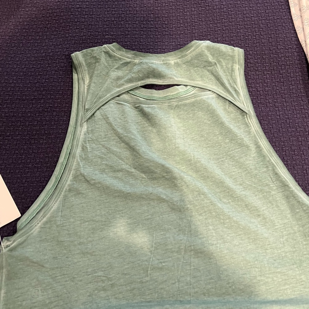 NWT lululemon crop top - Picture 2 of 3